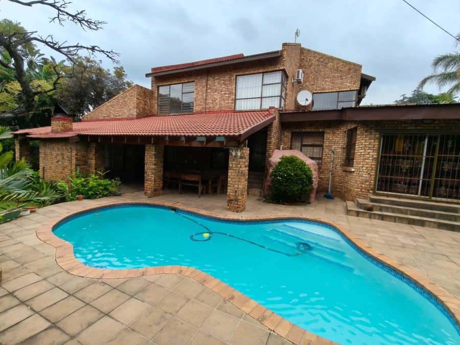 5 Bedroom Property for Sale in Safari Gardens North West